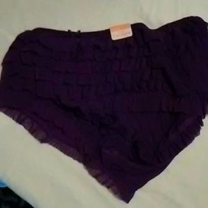 cacique ruffle boy short